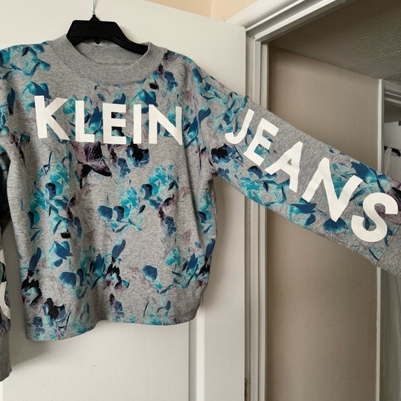 Calvin Klein Jeans Gray/Blue/Purple floral pullover - Picture 8 of 10